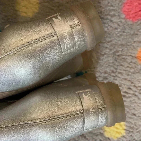 Disney X Sorel Joan of Arctic II - Picture 6 of 10